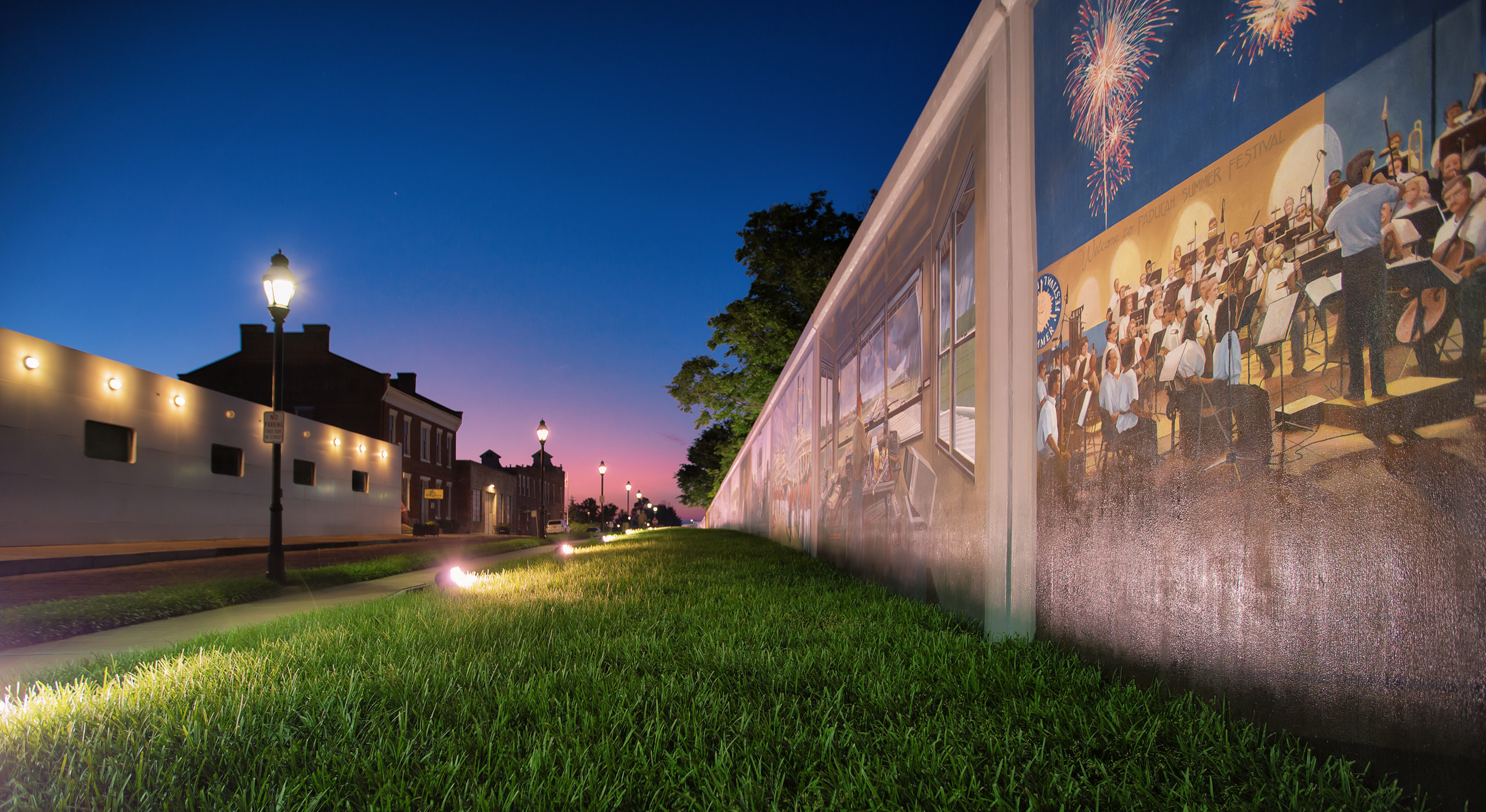 Paducah Kentucky — riverfront floodwall murals on the Ohio River